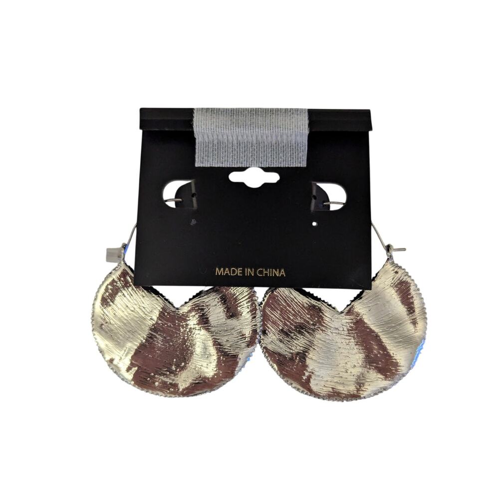nOir Silver Bevel Hoop Earrings - Picture 4 of 6